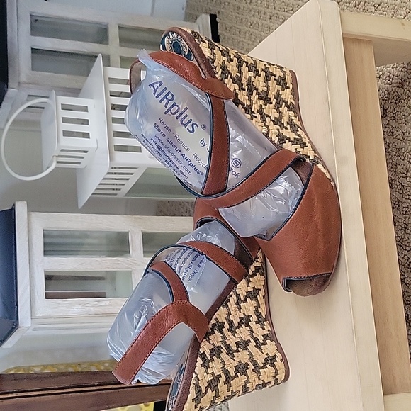 Wedge Anthropologie Heels - Picture 2 of 10